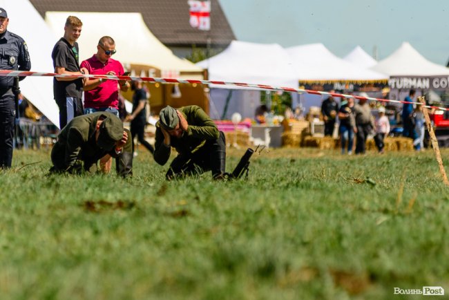 Патріотичні гутірки та захопливі бої: як минає другий день атмосферного «Бандерштату». ФОТО