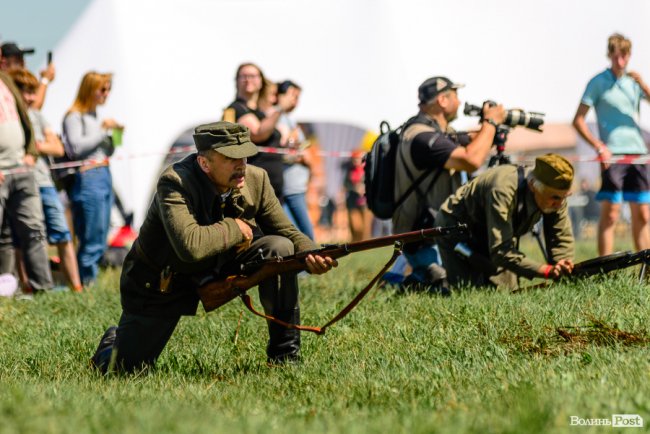 Патріотичні гутірки та захопливі бої: як минає другий день атмосферного «Бандерштату». ФОТО