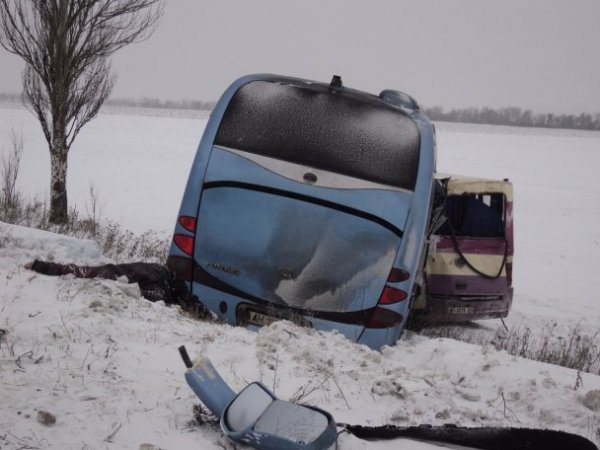 Страшна аварія з двома пасажирськими автобусами на Донеччині: є жертви. ФОТО