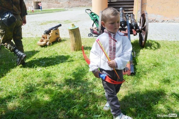 У Луцьку відкрилася виставка української зброї. ФОТО