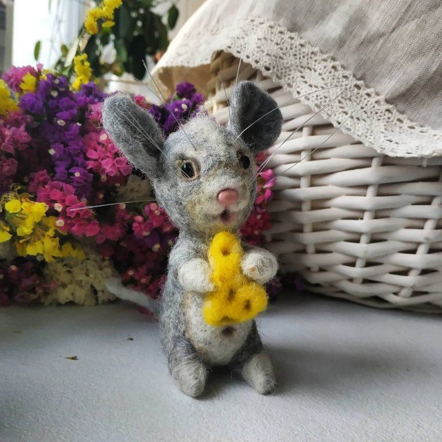 «Схоже на шаманство із лялькою вуду»: лучанка в декреті створює дивовижні іграшки із вовни. ФОТО