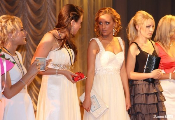 Луцьк відгуляв шкільні випускні. ФОТО