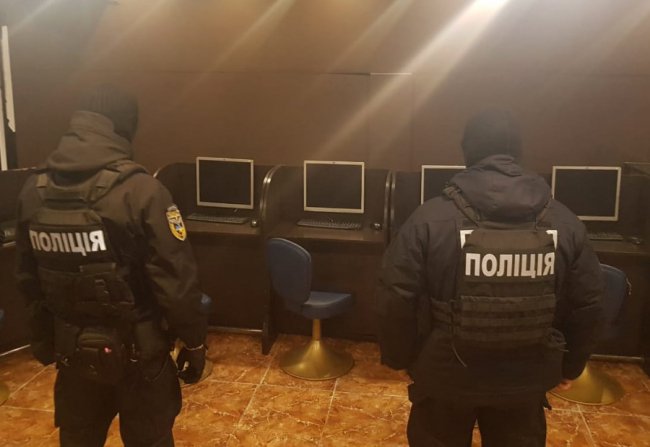 У спальному районі  Луцька викрили підпільний гральний заклад. ФОТО