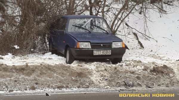 Аварія у Луцьку:  через ожеледицю зіткнулись автівки