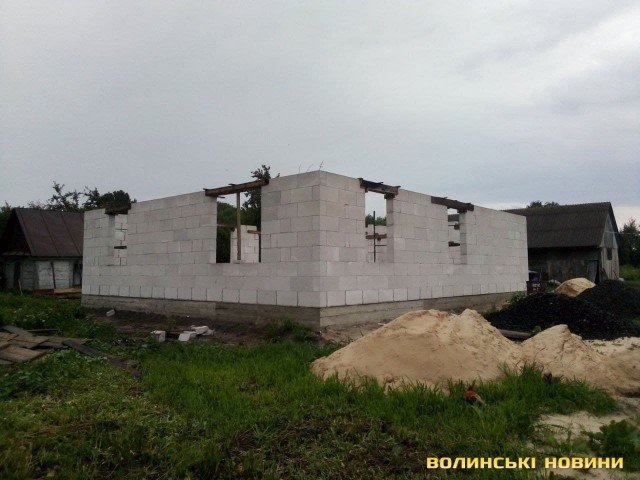 Хата згоріла вщент: багатодітна родина з Волині залишилася без житла. ФОТО