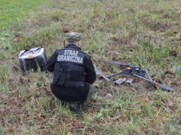 Контрабанду з Волині до Польщі перекидали дроном. ФОТО