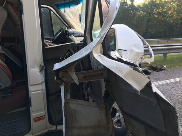 Український гурт «ТНМК» потрапив у аварію на Кіровоградщині. ФОТО