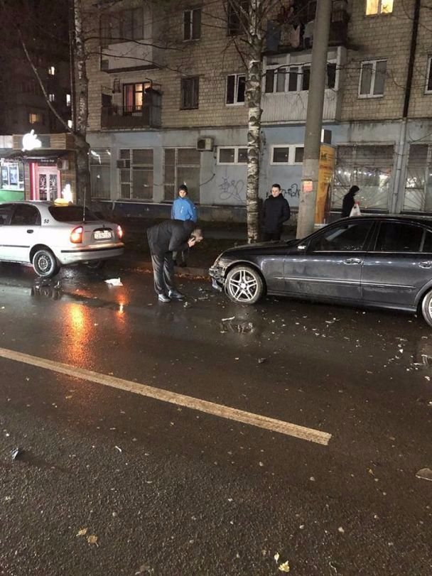 Люди хотіли вчинити самосуд: у Чернівцях п'яний водій створив масову аварію. ФОТО