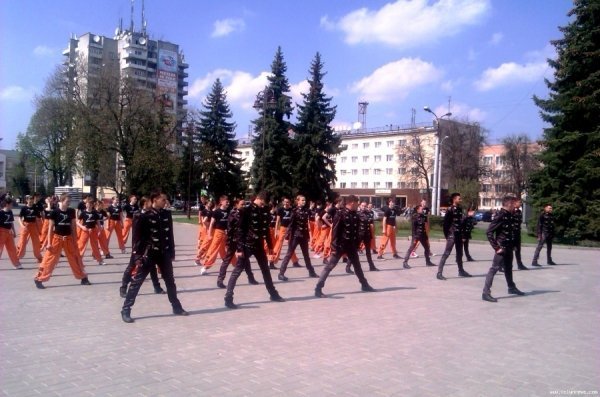 У центрі Луцька танцювали в памʼять про Майкла Джексона. ФОТО. ВІДЕО