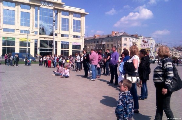 У центрі Луцька танцювали в памʼять про Майкла Джексона. ФОТО. ВІДЕО