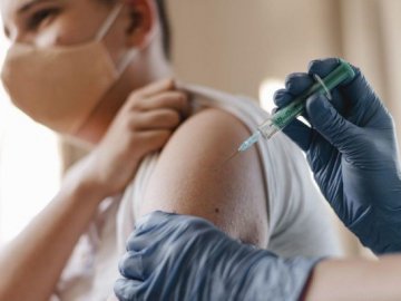 На Волині вакцинували дітей перед виїздом на навчання в Європу