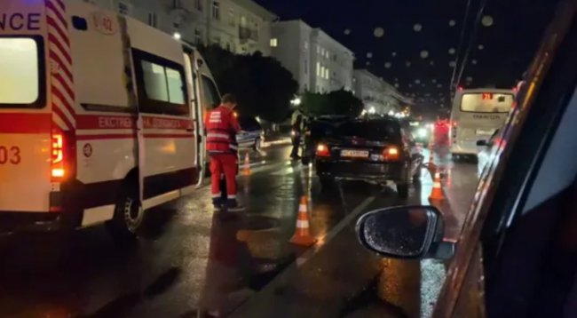 У центрі Луцька зіткнулись 4 автівки, рух ускладнений. ФОТО