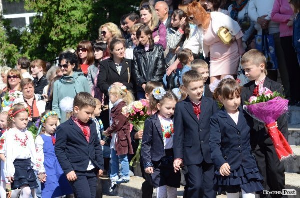 У Луцьку - останній дзвінок для школярів. ФОТО