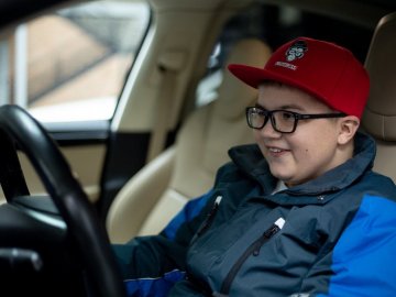 Автомобільна компанія здійснила мрію маленького важкохворого лучанина