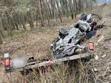 На Ковельщині фура зіткнулася з легковиком з причепом. ФОТО