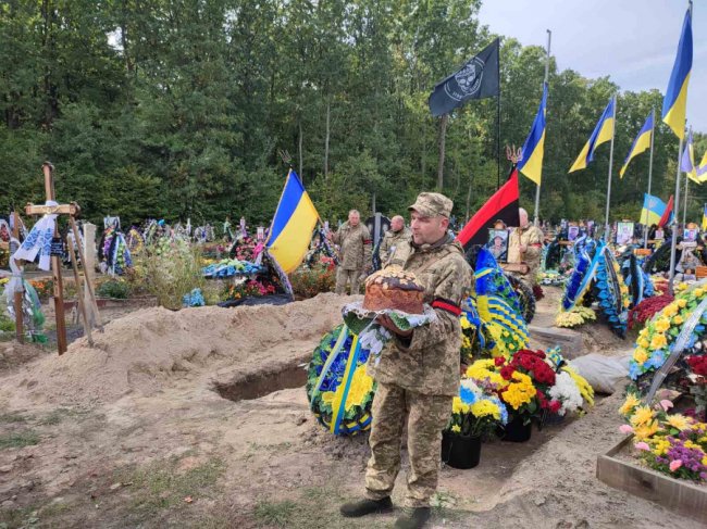 На Волині в останню дорогу провели Героя Олександра Грицанюка. ФОТО