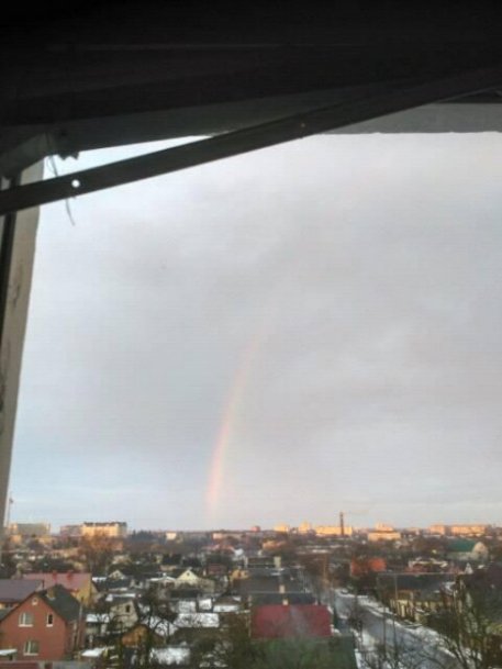 Зимове диво: над Луцьком засяяла веселка. ФОТО