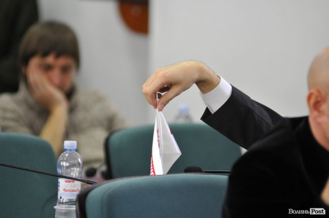 «Переворот» у Луцькій міськраді: 37 фотомиттєвостей