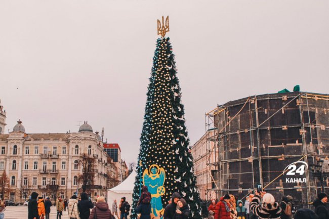 У Києві засвітили «Ялинку незламності». ФОТО