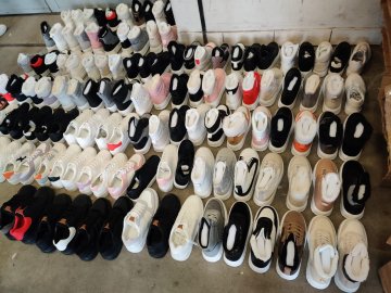 Через «Ягодин» намагалися незаконно провезти взуття з Китаю майже на 100 тисяч 