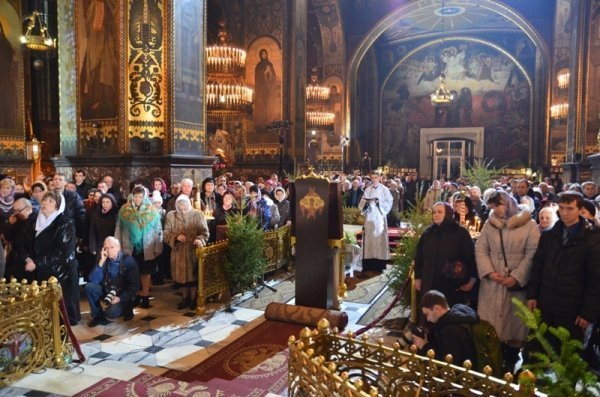 У храмах розпочалися різдвяні богослужіння. ФОТО