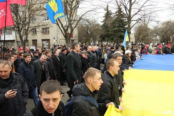 Акція «Вставай, Україно!» розпочалася в Луцьку. ФОТО. ОНОВЛЕНО