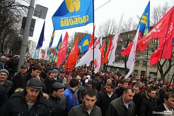 Акція «Вставай, Україно!» розпочалася в Луцьку. ФОТО. ОНОВЛЕНО