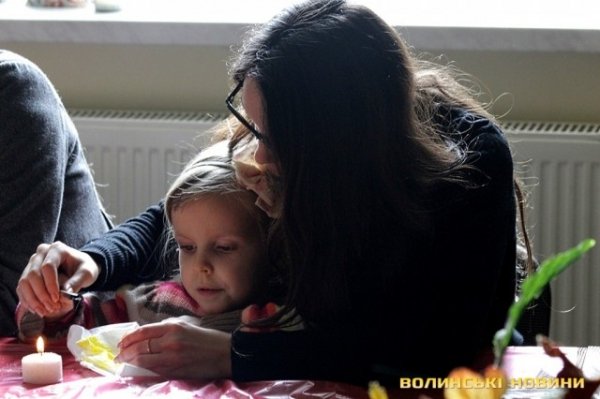 Як маленьких лучан вчили малювати писанки. ФОТО