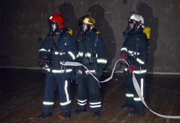 У Луцьку гасили пожежу в драмтеатрі