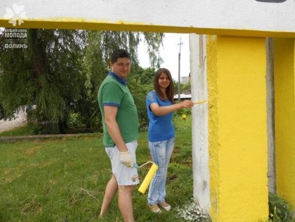 Ще одне місто на Волині стало синьо-жовтим. ФОТО