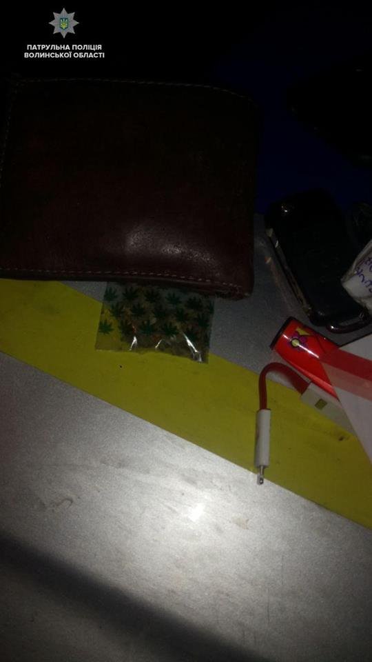 Уночі Луцьком на «бляхах» їздив чоловік з наркотиками. ФОТО. ВІДЕО