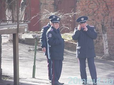 У Вінниці людей від Януковича відганяла ДАІ. ФОТО