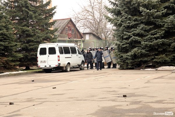 Як у Луцьку «викурювали» міліцію. ФОТО