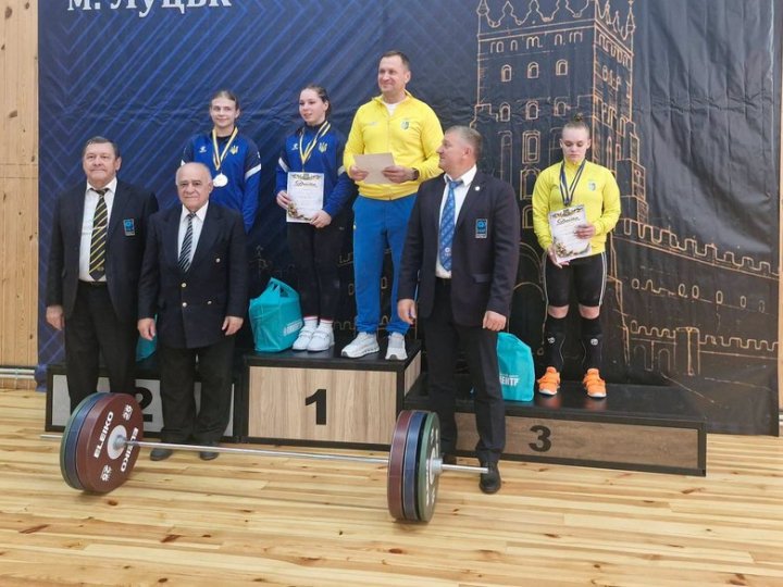 Жіноча збірна Волині з важкої атлетики виборола першість в Україні