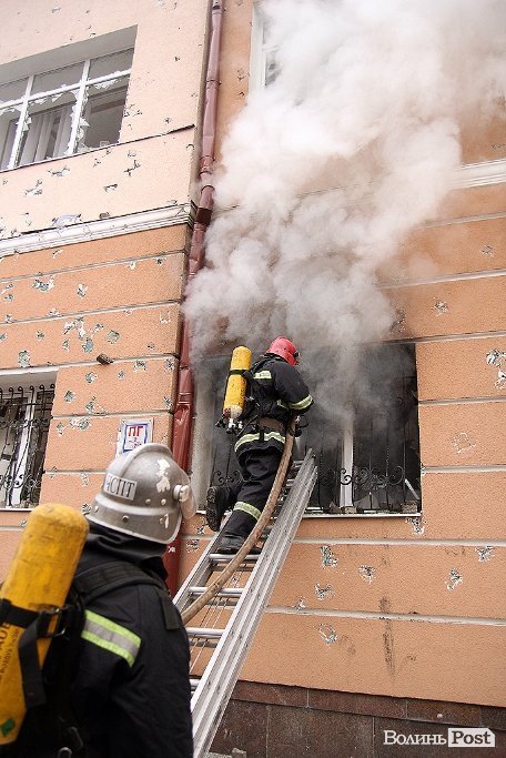 Як у Луцьку «викурювали» міліцію. ФОТО