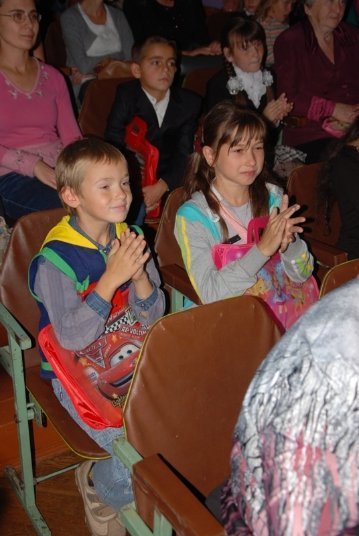 Луцькі школярі отримали подарунки. ФОТО