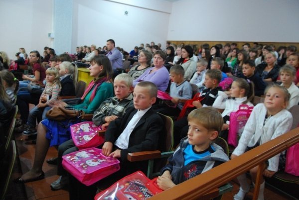 Луцькі школярі отримали подарунки. ФОТО