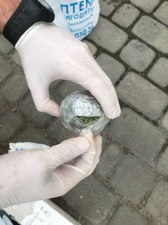 Ведмедик з «сюрпризом»: на Волині викрили канал постачання наркотиків в колонію. ФОТО