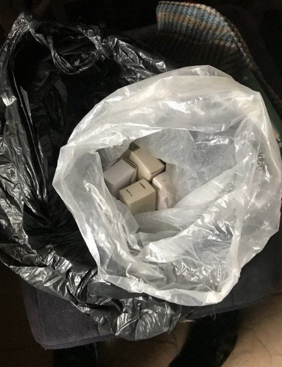 Ведмедик з «сюрпризом»: на Волині викрили канал постачання наркотиків в колонію. ФОТО