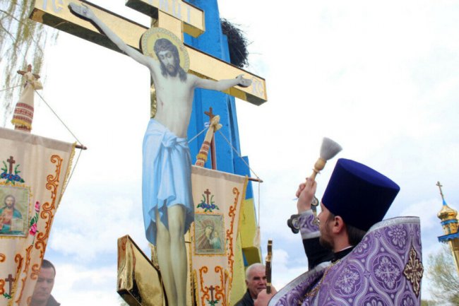 При в'їзді в Горохів прихильники Московського патріархату освятили придорожній хрест