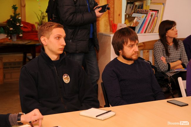 Старший інспектор відділу моніторингу та забезпечення патрульної поліції Павло Радивонік та самооборонівець Олександр Ніколайчук