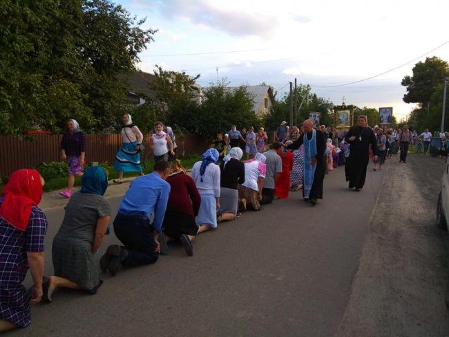 Хресний хід з Волині до Почаєва: паломники УПЦ МП пройшли перший відрізок шляху
