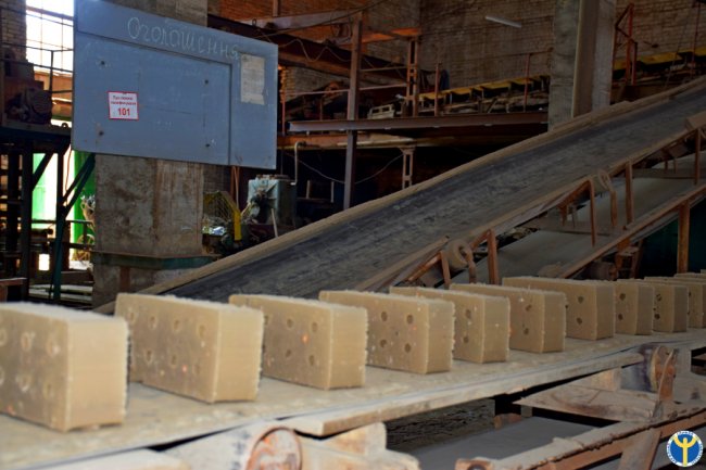 «Навчимо виготовляти цеглу»: волинян кличуть на роботу на керамічний завод. ФОТО