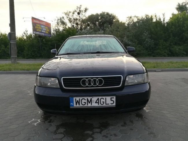 У Луцьку купили машину за фальшиві долари. ФОТО