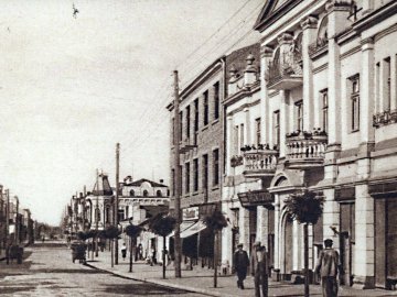 Стильні луцькі балкони на ретросвітлинах