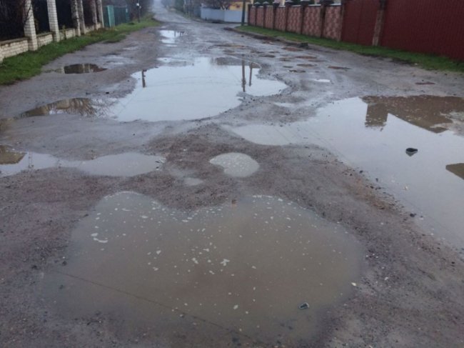 Лучани просять відремонтувати аварійну вулицю
