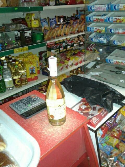 Вино – не алкоголь: у Луцьку «полювали» на недобросовісних продавців