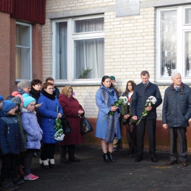 На Волині встановили пам'ятну дошку бійцю. ФОТО
