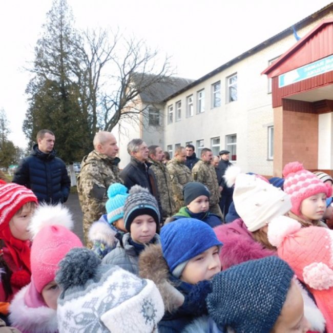 На Волині встановили пам'ятну дошку бійцю. ФОТО