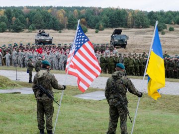 В Європарламенті підтримали направлення військової місії НАТО в Україну